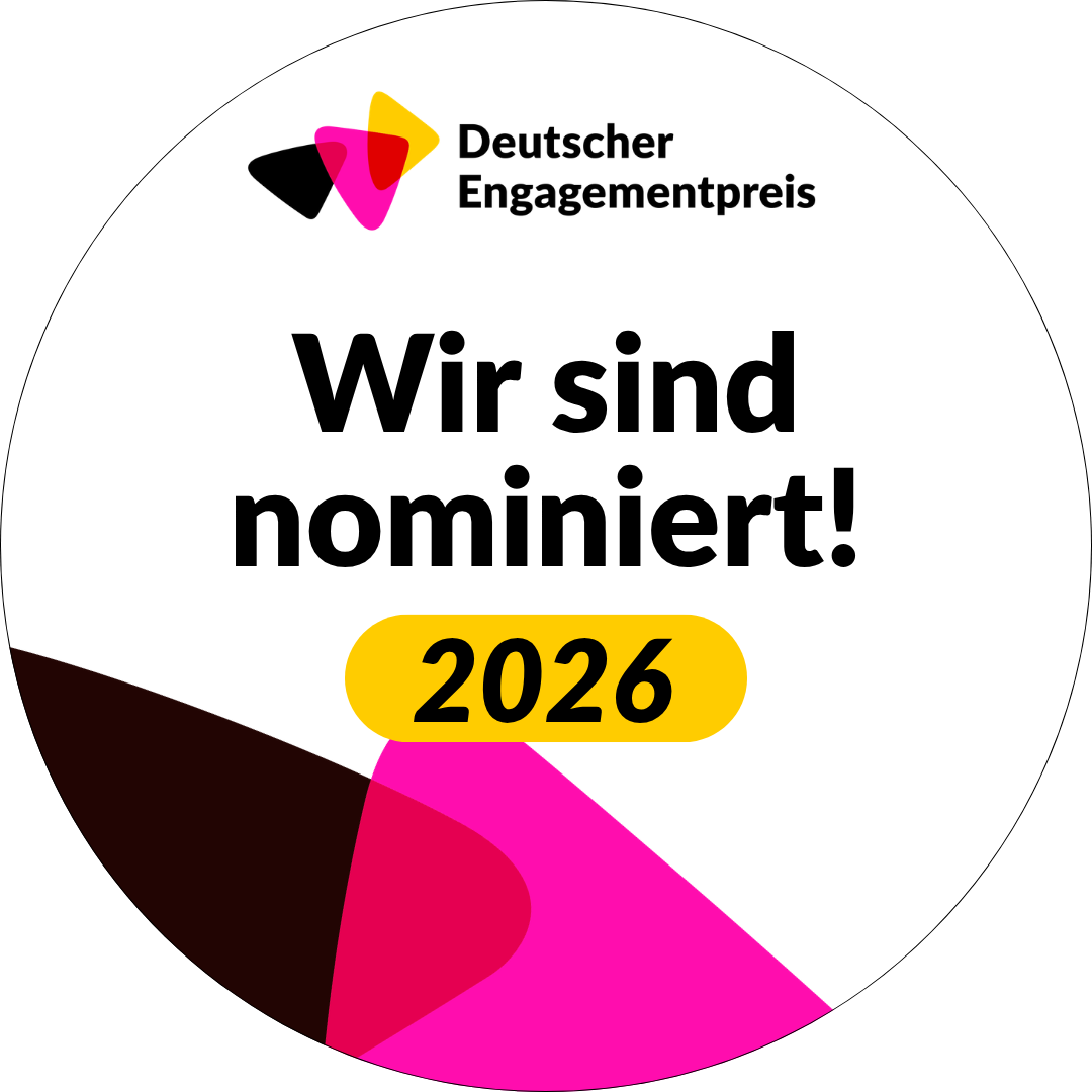 Runder Button des Deutschen Engagementpreises mit dem Schriftzug "Wir sind nominiert! 2026"